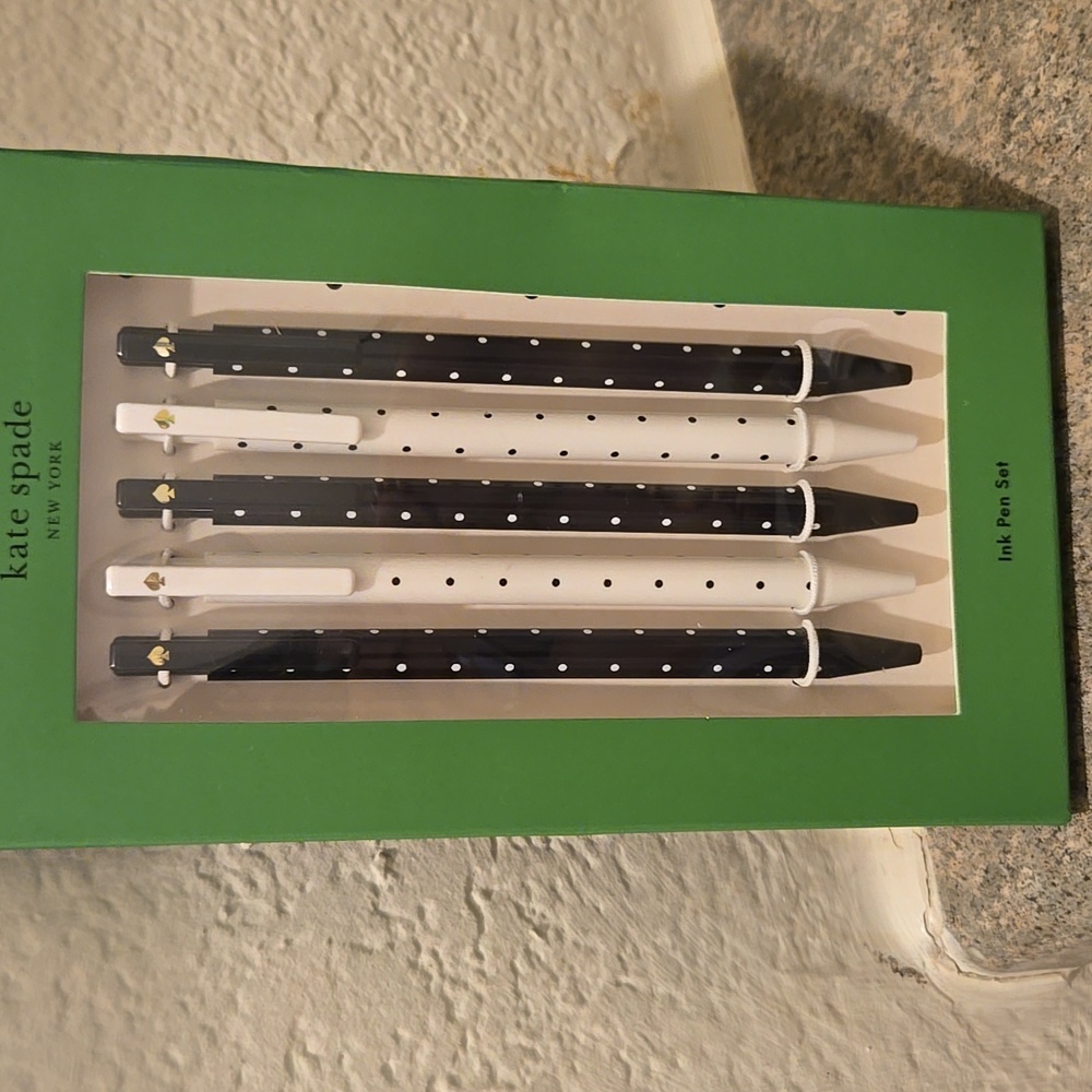 Kate Spade Green Boxed Black and White Pen Set of 5 New